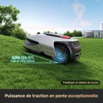 Futuristic white car on grass with blue glowing wheel, showing slope angle text in French: 50% (26.5°) Angle de pente maximal, promotional banner at bottom in French.